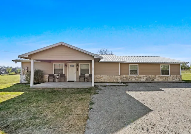 Homes for sale in Comanche, TX | 207 N Sand St, Comanche, TX 76442 | MLS# 21222402