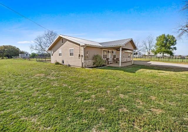 Homes for sale in Comanche, TX | 207 N Sand St, Comanche, TX 76442 | MLS# 21222402