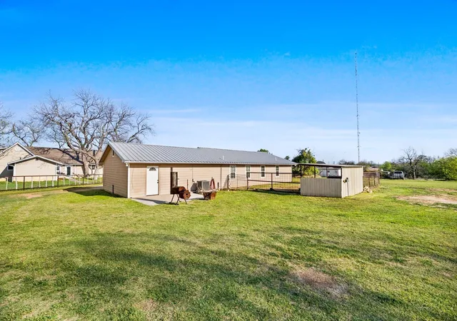 Homes for sale in Comanche, TX | 207 N Sand St, Comanche, TX 76442 | MLS# 21222402