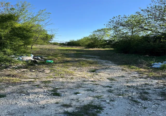Photo 1 of Land for sale at 1327 Charlotte St, Dallas, TX 75211 | MLS# 21222486 | Listing updated on 2026-03-31