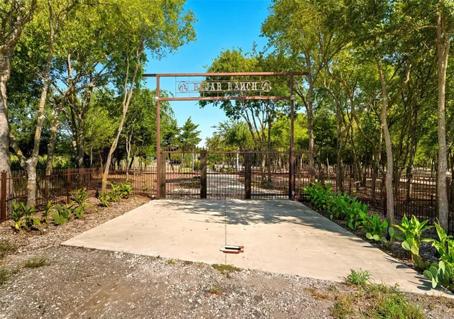 Photo 1 of Single family home for sale at 1431 Fm 85, Ennis, TX 75119 | MLS# 21217960 | Listing updated on 2026-08-24