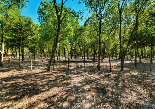 Photo 3 of Single family home for sale at 1431 Fm 85, Ennis, TX 75119 | MLS# 21217960 | Listing updated on 2026-08-24