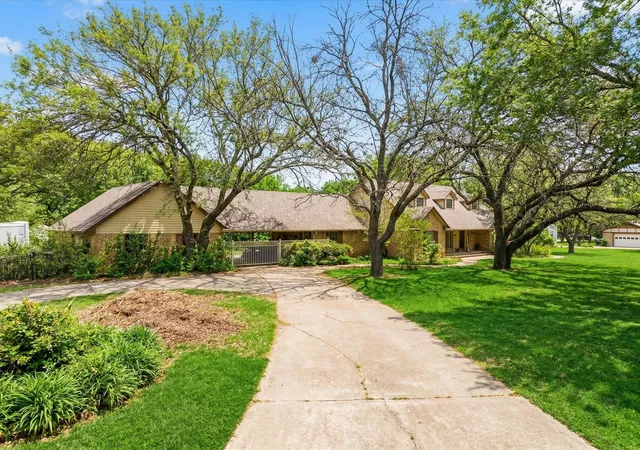Photo 2 of Sale Pending at 1406 Braewood Pl, Duncanville, TX 75137 | MLS# 21222513 | Listing updated on 2026-07-14