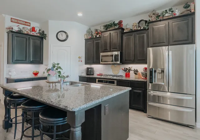 Photo 3 of Single family home for sale at 3030 Burgundy Ln, Midlothian, TX 76065 | MLS# 21221907 | Listing updated on 2026-08-20
