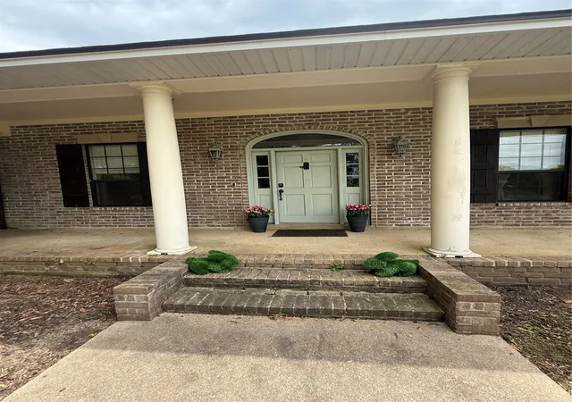Photo 3 of Sale Pending at 201 Woodhaven Dr, Minden, LA 71055 | MLS# 21222609 | Listing updated on 2026-10-02