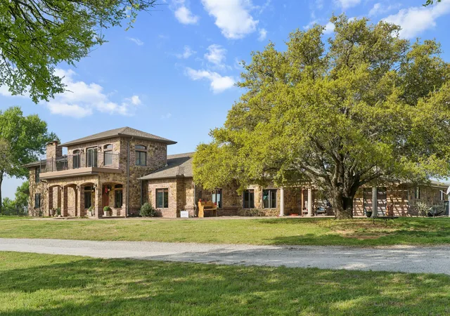 Photo 3 of Single family home for sale at 362 County Road 1170, Decatur, TX 76234 | MLS# 21222160 | Listing updated on 2026-09-30