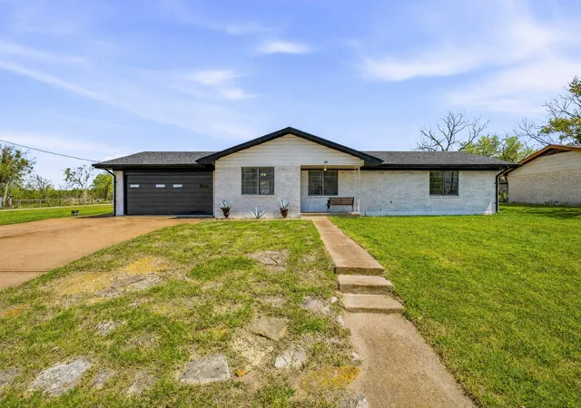 Homes for sale in Hico, TX | 925 N Kirk St, Hico, TX 76457 | MLS# 21218903