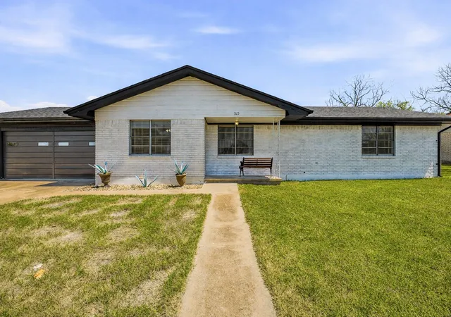 Homes for sale in Hico, TX | 925 N Kirk St, Hico, TX 76457 | MLS# 21218903