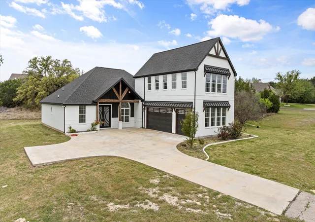 Photo 1 of Single family home for sale at 2902 Davis Rd, Granbury, TX 76049 | MLS# 21222660 | Listing updated on 2026-08-26