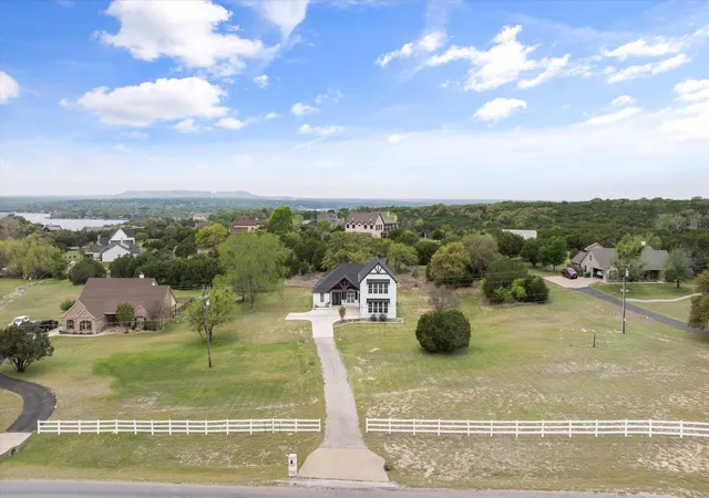 Photo 2 of Single family home for sale at 2902 Davis Rd, Granbury, TX 76049 | MLS# 21222660 | Listing updated on 2026-08-26