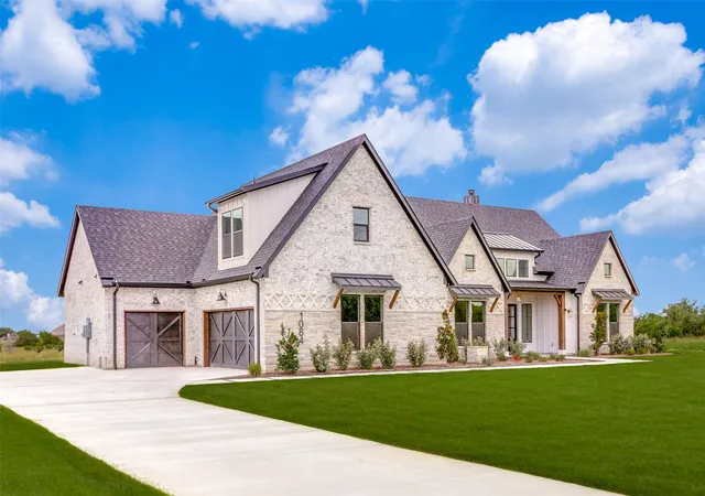 Photo 2 of Single family home for sale at 1084 Woodland Rd, Weatherford, TX 76088 | MLS# 21222710 | Listing updated on 2026-07-27