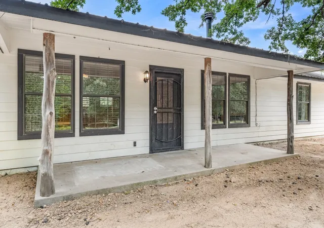 Photo 3 of Single family home for sale at 220 County Road 4577, Sulphur Springs, TX 75482 | MLS# 21222778 | Listing updated on 2026-10-06