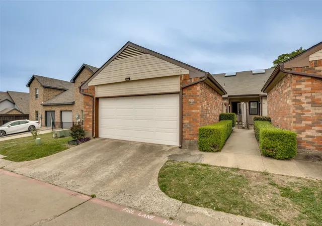 Condo for sale at 1106 Woburn Dr, Garland, TX 75043 | MLS# 21220463