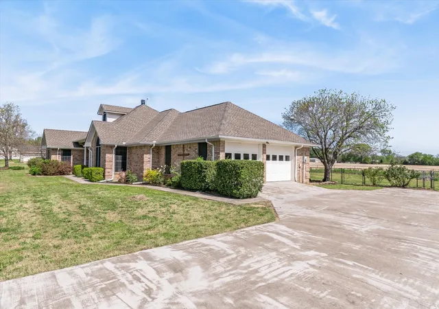 Photo 3 of Single family home for sale at 271 Vz County Road 4107, Canton, TX 75103 | MLS# 21220807 | Listing updated on 2026-09-18