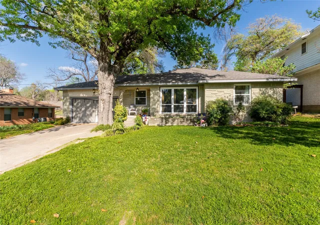 Photo 1 of Single family home for sale at 2422 Santa Cruz Dr, Dallas, TX 75227 | MLS# 21222808 | Listing updated on 2026-07-18
