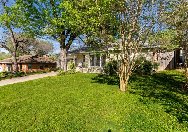 Photo 3 of Single family home for sale at 2422 Santa Cruz Dr, Dallas, TX 75227 | MLS# 21222808 | Listing updated on 2026-07-18