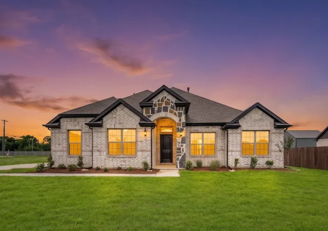 Photo 1 of Single family home for sale at 2921 Goldeneye Ln, Greenville, TX 75402 | MLS# 21222797 | Listing updated on 2026-09-03