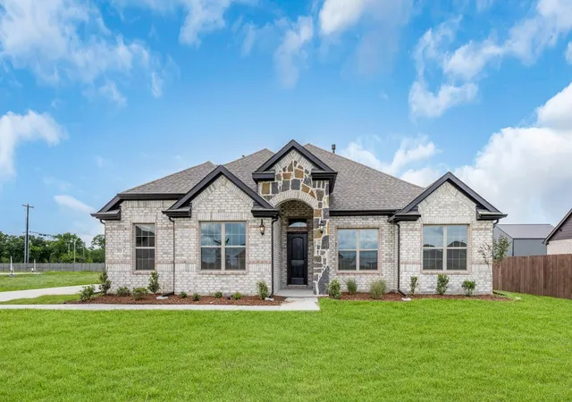 Photo 2 of Single family home for sale at 2921 Goldeneye Ln, Greenville, TX 75402 | MLS# 21222797 | Listing updated on 2026-09-03