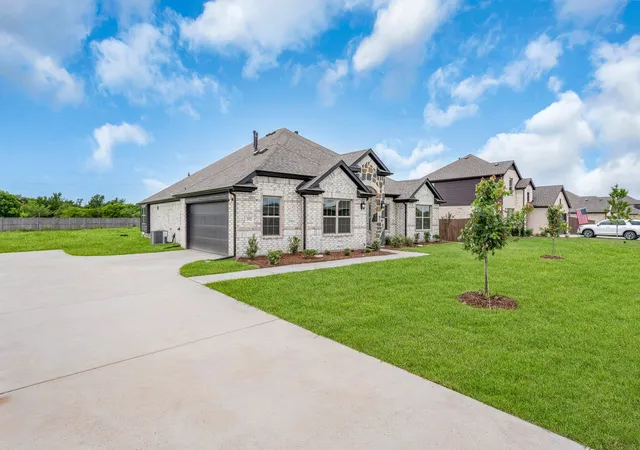 Photo 3 of Single family home for sale at 2921 Goldeneye Ln, Greenville, TX 75402 | MLS# 21222797 | Listing updated on 2026-09-03