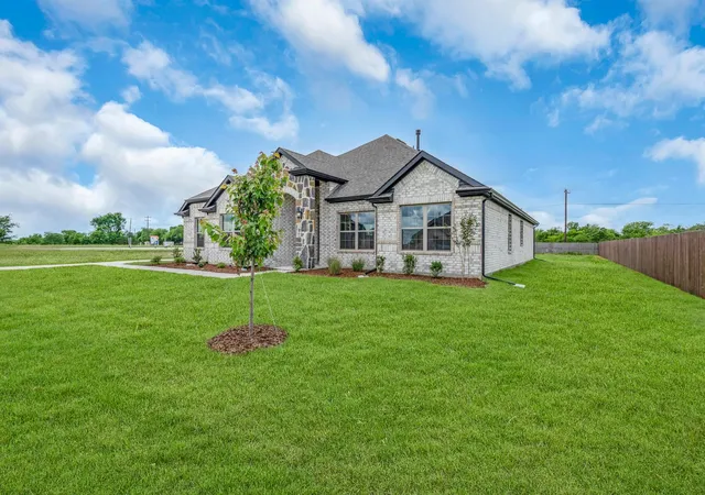 Photo 3 of Single family home for sale at 2921 Goldeneye Ln, Greenville, TX 75402 | MLS# 21222797 | Listing updated on 2026-09-03