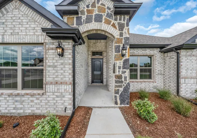 Photo 4 of Single family home for sale at 2921 Goldeneye Ln, Greenville, TX 75402 | MLS# 21222797 | Listing updated on 2026-09-03