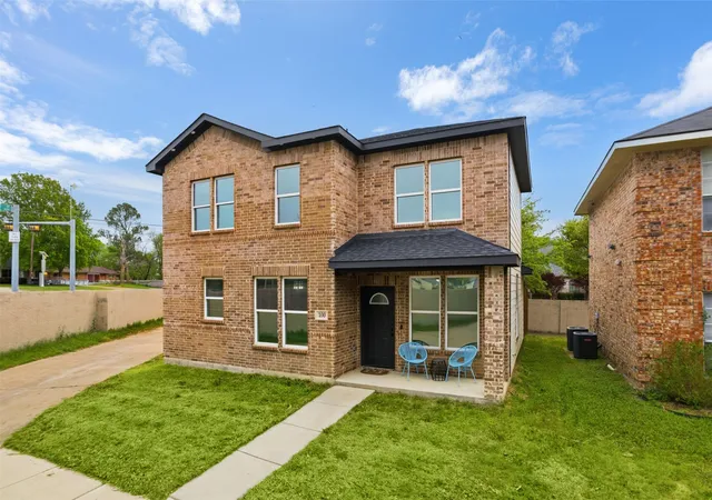 Photo 2 of Single family home for sale at 100 Newport Pl, Mesquite, TX 75149 | MLS# 21222679 | Listing updated on 2026-10-07