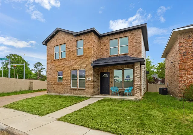 Photo 3 of Single family home for sale at 100 Newport Pl, Mesquite, TX 75149 | MLS# 21222679 | Listing updated on 2026-10-07