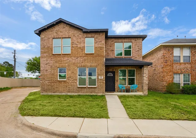 Photo 4 of Single family home for sale at 100 Newport Pl, Mesquite, TX 75149 | MLS# 21222679 | Listing updated on 2026-10-07