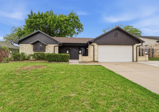 Homes for sale in Bedford, TX | 3021 Mossy Oak Ln, Bedford, TX 76021 | MLS# 21222767