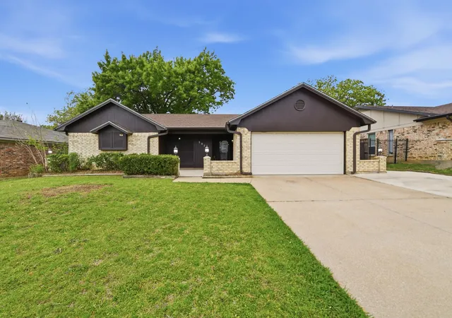 Homes for sale in Bedford, TX | 3021 Mossy Oak Ln, Bedford, TX 76021 | MLS# 21222767