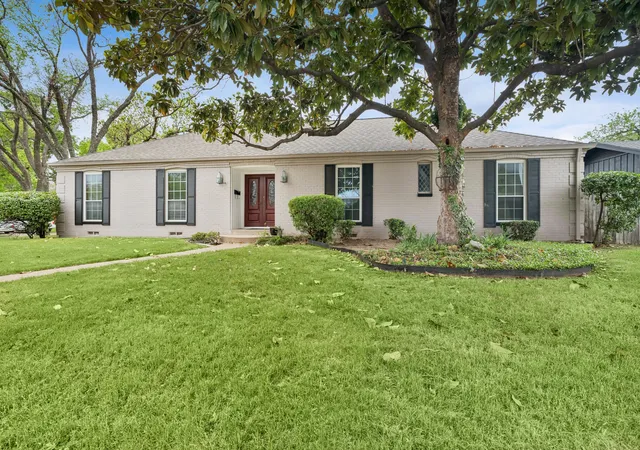 Homes for sale in Richardson, TX | 204 Shadywood Ln, Richardson, TX 75080 | MLS# 21212239