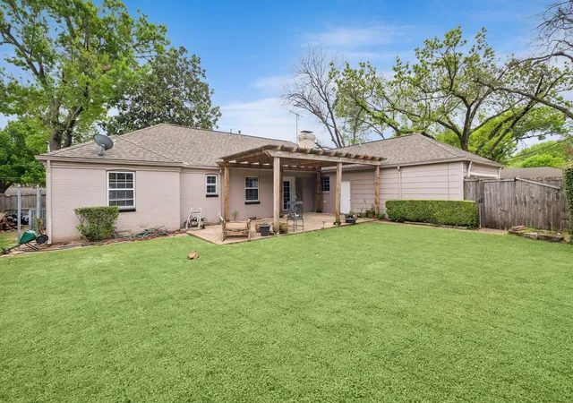 Homes for sale in Richardson, TX | 204 Shadywood Ln, Richardson, TX 75080 | MLS# 21212239