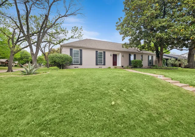 Homes for sale in Richardson, TX | 204 Shadywood Ln, Richardson, TX 75080 | MLS# 21212239