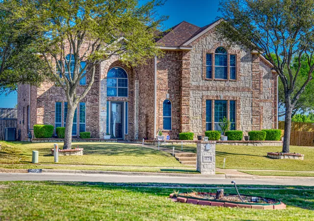 Photo 1 of Single family home for sale at 1129 Northlake Dr, De Soto, TX 75115 | MLS# 21222408 | Listing updated on 2026-07-26