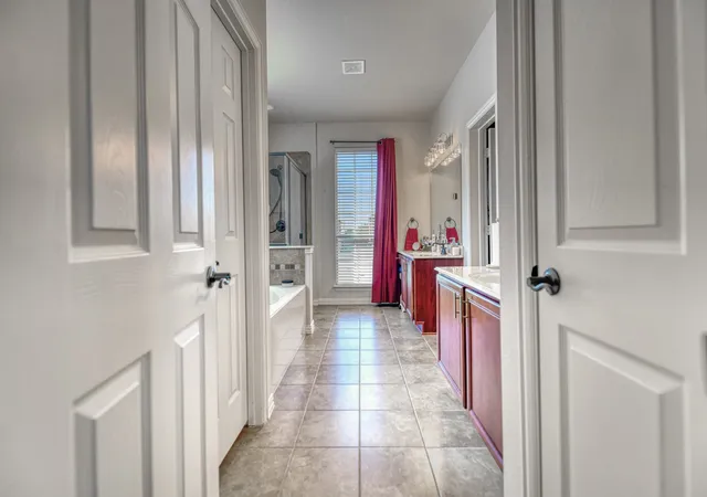 Photo 3 of Single family home for sale at 1129 Northlake Dr, De Soto, TX 75115 | MLS# 21222408 | Listing updated on 2026-07-26