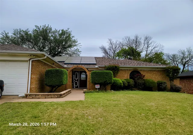 Photo 2 of Sale Pending at 1408 Country Manor Rd, Fort Worth, TX 76134 | MLS# 21222364 | Listing updated on 2026-08-19