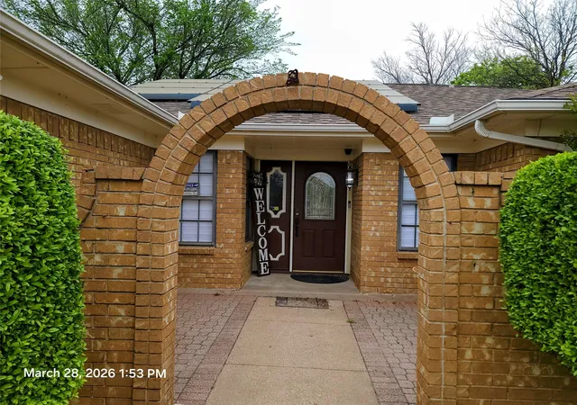 Photo 3 of Sale Pending at 1408 Country Manor Rd, Fort Worth, TX 76134 | MLS# 21222364 | Listing updated on 2026-08-19