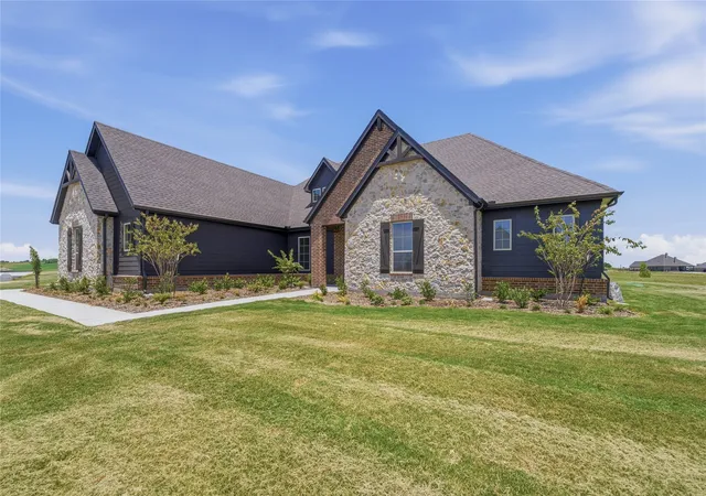 Photo 3 of Single family home for sale at 2305 Gypsum St, Krum, TX 76249 | MLS# 21222973 | Listing updated on 2026-09-30