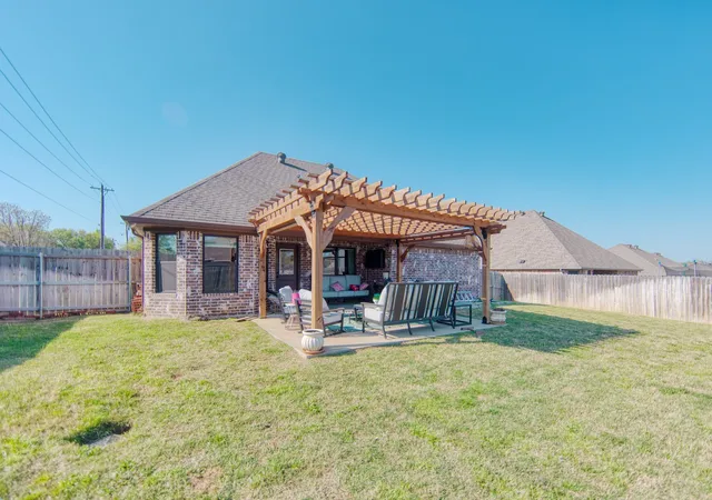 Homes for sale in Whitesboro, TX | 100 Prarie Grass Dr, Whitesboro, TX 76273 | MLS# 21222923