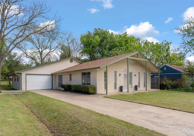 Photo 1 of Single family home for sale at 529 E Kempner, Mabank, TX 75147 | MLS# 21223015 | Listing updated on 2026-09-18