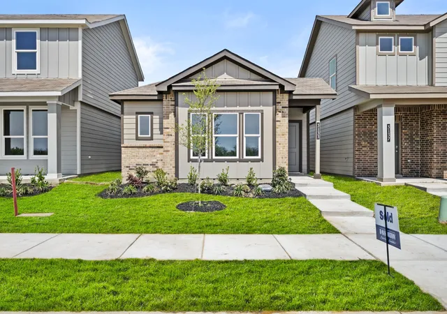 Photo 2 of Single family home for sale at 3133 Maple Orchard Ln, Fort Worth, TX 76140 | MLS# 21223034 | Listing updated on 2026-09-24