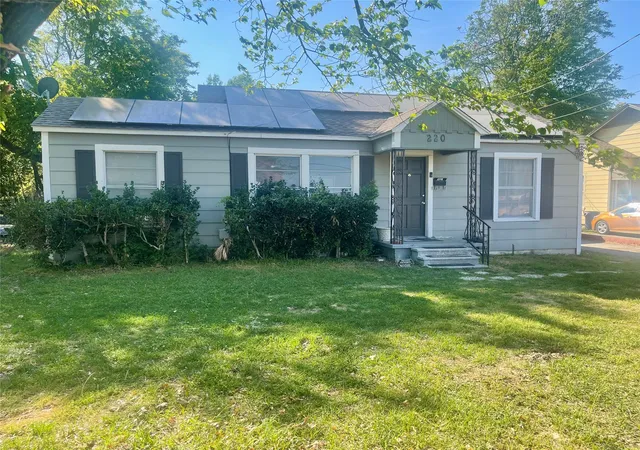 Photo 1 of Single family home for sale at 220 Ponder St, Sulphur Springs, TX 75482 | MLS# 21222972 | Listing updated on 2026-08-18