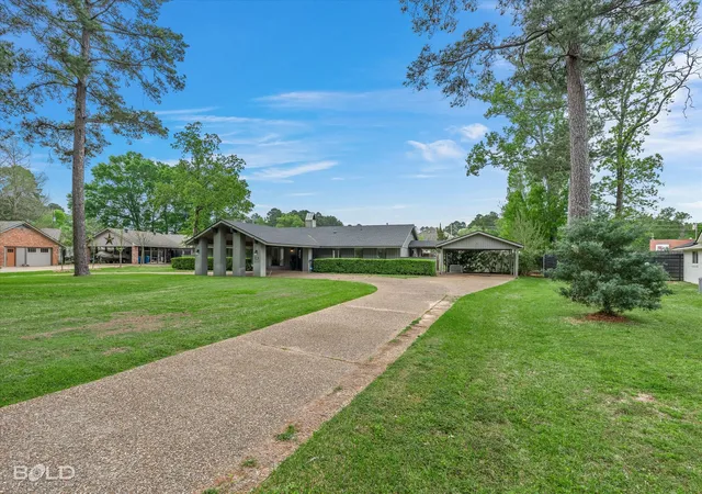 Photo 2 of Single family home for sale at 9450 Red Oak Ln, Shreveport, LA 71106 | MLS# 21223213 | Listing updated on 2026-09-28