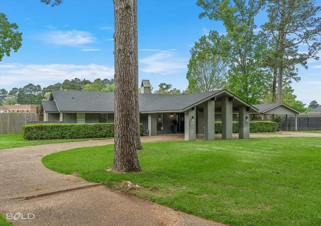 Photo 3 of Single family home for sale at 9450 Red Oak Ln, Shreveport, LA 71106 | MLS# 21223213 | Listing updated on 2026-09-28