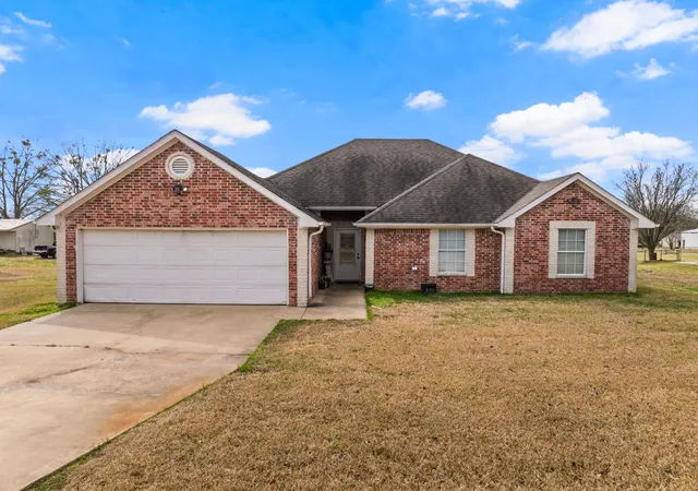 Homes for sale in Mt Pleasant, TX | 2927 Old Paris Road, Mt Pleasant, TX 75455 | MLS# 21206414