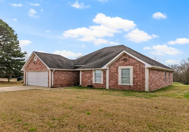 Homes for sale in Mt Pleasant, TX | 2927 Old Paris Road, Mt Pleasant, TX 75455 | MLS# 21206414