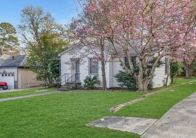 Homes for sale in Texarkana, TX | 1607 W 17th St, Texarkana, TX 75501 | MLS# 21223528