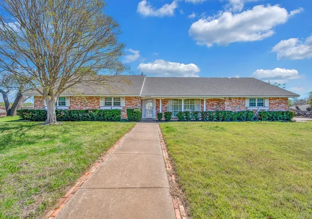 Homes for sale in Woodway, TX | 7610 Bosque Blvd, Woodway, TX 76712 | MLS# 21219196