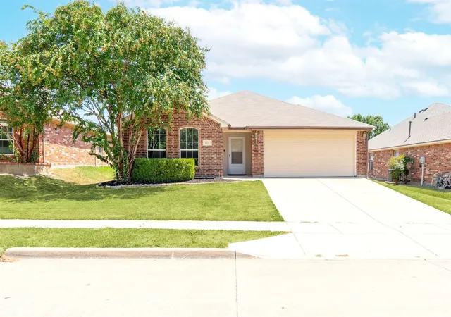 Photo 1 of Single family home for sale at 6112 Tilapia Dr, Fort Worth, TX 76179 | MLS# 21222462 | Listing updated on 2026-08-22