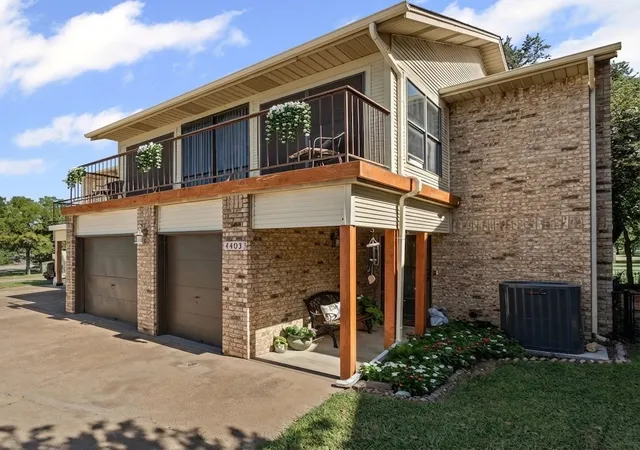 Photo 2 of Townhouse for sale at 4403 Overlook Ct, Granbury, TX 76049 | MLS# 21195920 | Listing updated on 2026-08-20